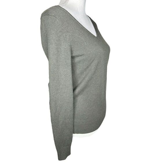 C by Bloomingdale's V-neck Army Green 100% Cashmere Sweater Size XS - Picture 2 of 5